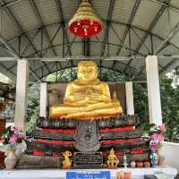 สักการะขอพรพระพุทธฉาย ณ วัดขี้เหล็ก