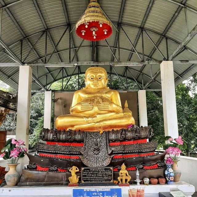 สักการะขอพรพระพุทธฉาย ณ วัดขี้เหล็ก