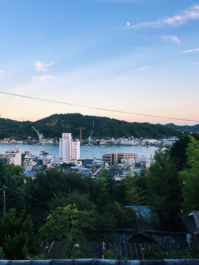 尾道の夕陽を眺めながら、風情ある散策を🌅