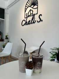 Chali S. - คาเฟ่สีขาว อ่าวลึก