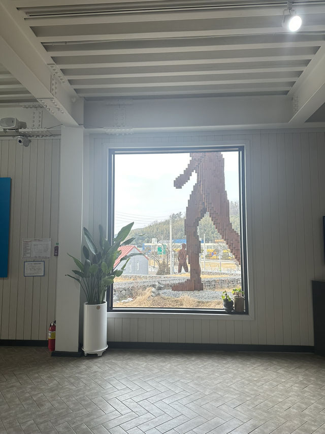 다양한 작품들을 감상할 수 있는 군산 갤러리카페