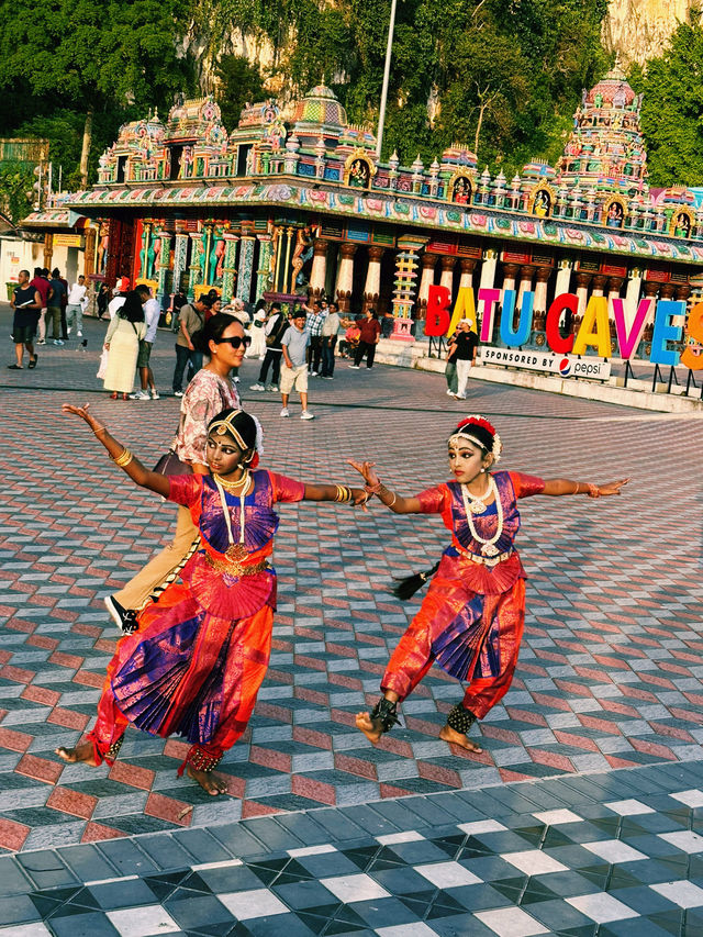 Batu Caves: A Feast for the Senses ⛰️