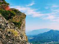 まるで神々が宿る山⛰✨ 奇岩が連なる神秘的な絶景スポット！