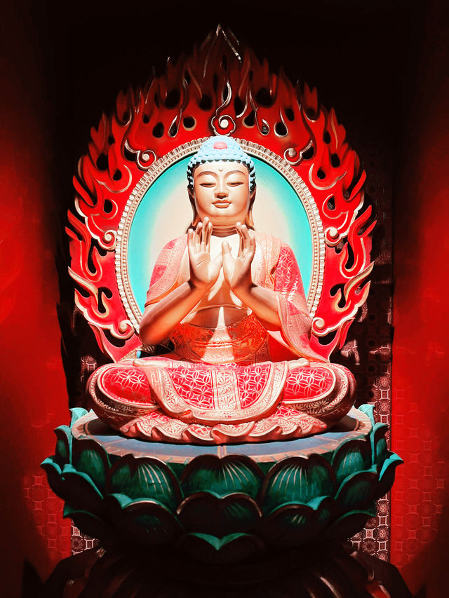 “The Majestic Buddha Tooth Relic Temple: A Spiritual Jewel in the Heart of Singapore”