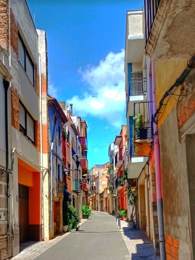 Alcalà de Xivert 位於歷史悠久的 El Maestrazgo 土地內，位於卡斯特利翁省北部。