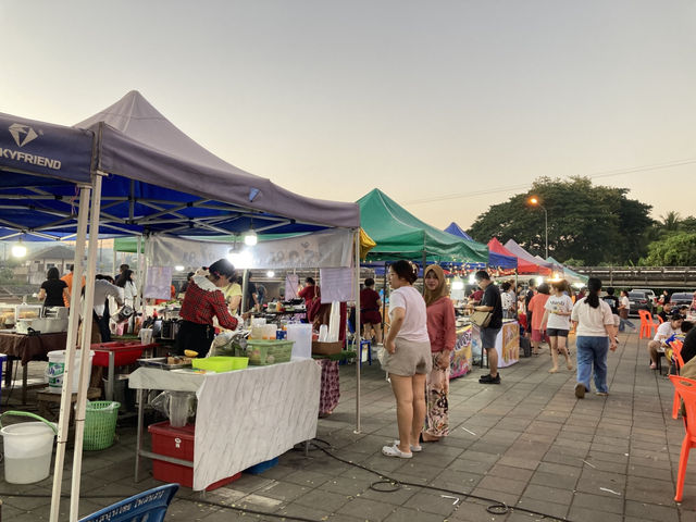 กาดฮิมยวม Jong Kham Market