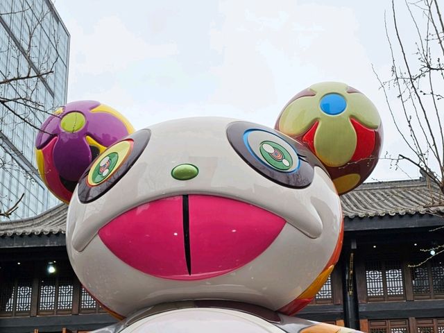 成都太古里LV立體藝術展，時尚與藝術的極致碰撞。