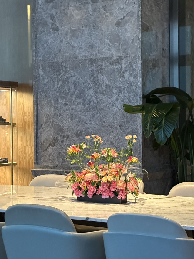 우아한 고층 실내에서 즐기는 🏙️대도시 감성과 커피 한잔의 여유, 잠실 실내데이트 명소🧡