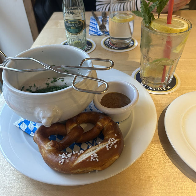 【フランクフルトグルメ】　本場のソーセージとプリッツェル！