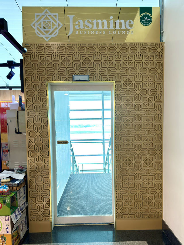 ベトナム　ベトナム観光　タンソンニャット空港のJasmine  Business loungeで快適に過ごす！