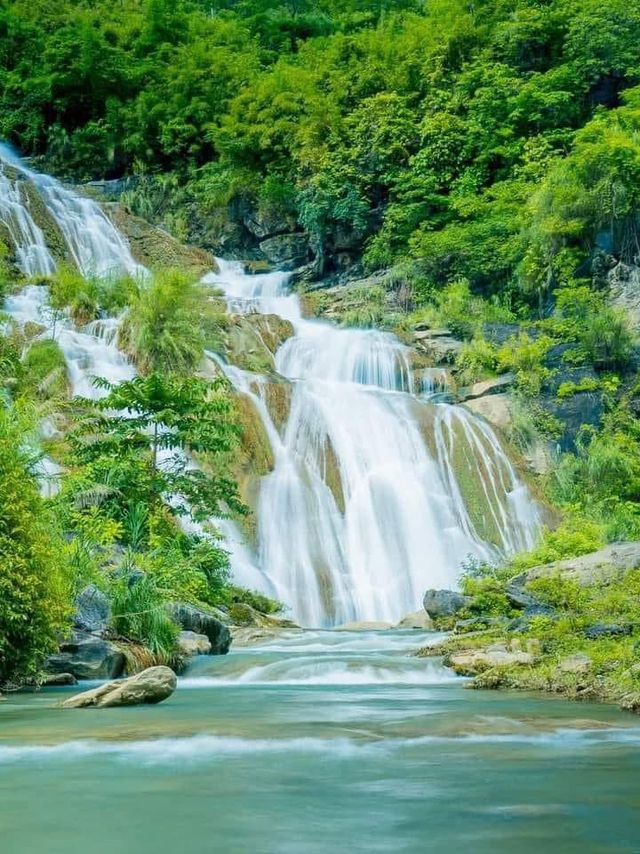 Cao Bằng waterfall 