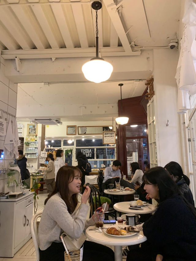 🇰🇷A must Visit Cafe for their Salt Bread🇰🇷Seoul💙