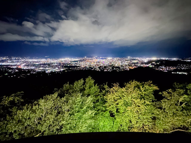 岩山展望台で絶景を楽しもう！雄大な景色に感動🏞️