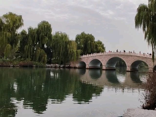 大明湖走一圈，超然樓拍點燈