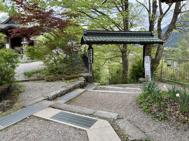 【寝覚の床】木曽川の流れで花崗岩が深く削られた景勝地