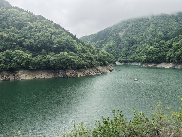 I found Japan’s Most Peaceful Spring Hike at Lake Chichibu!