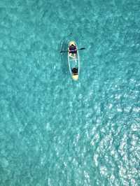 Drifting in the blue ocean 
