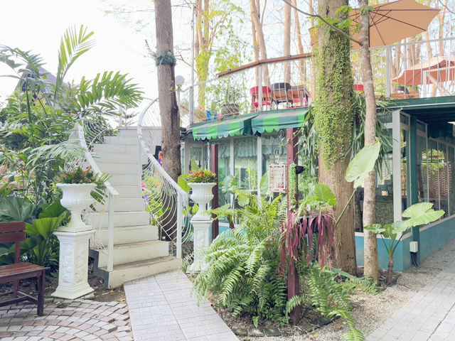 ร่มประดู่ คาเฟ่