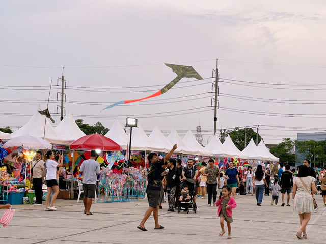 Kite on the Lake ทะเลสาบเมืองทอง