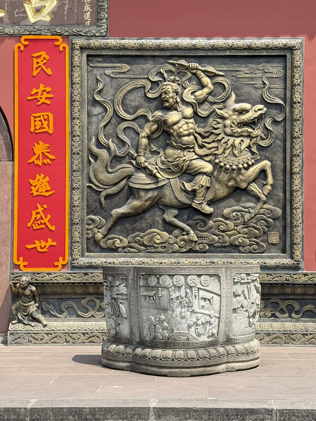 Serene temple next to busy Taikoo Li
