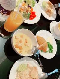 พักผ่อนสบาย ๆ ที่ Miracle Lounge