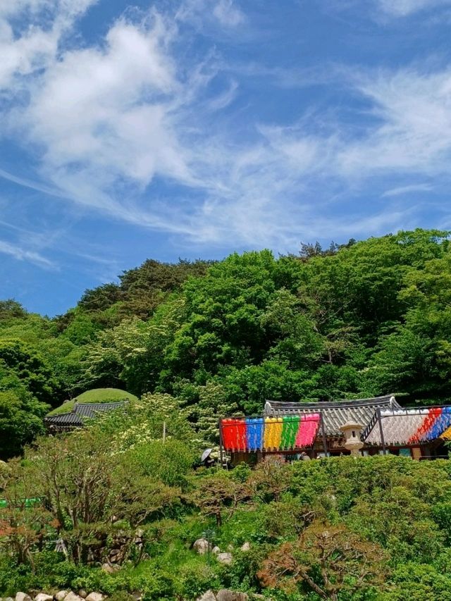 천년을 품은 산 속의 법당