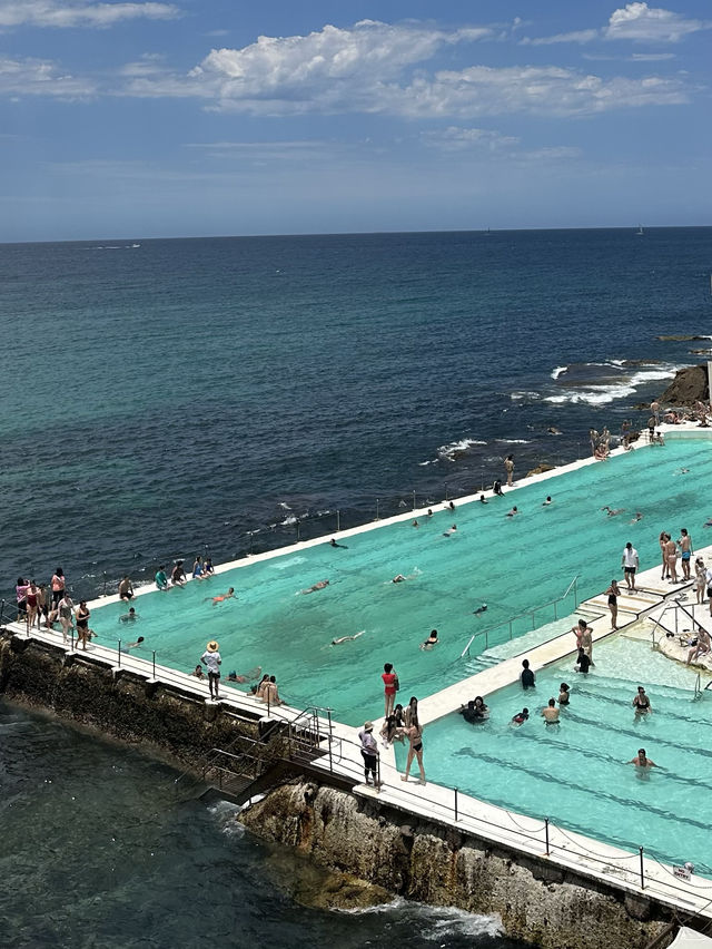 Bondi Beach – Sydney’s Sun-Kissed Paradise 🇦🇺☀️🌊👙⛱️
