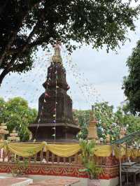 วัดธาตุ วัดกลางเมืองวังเวียงกับศิลปะแบบลาว