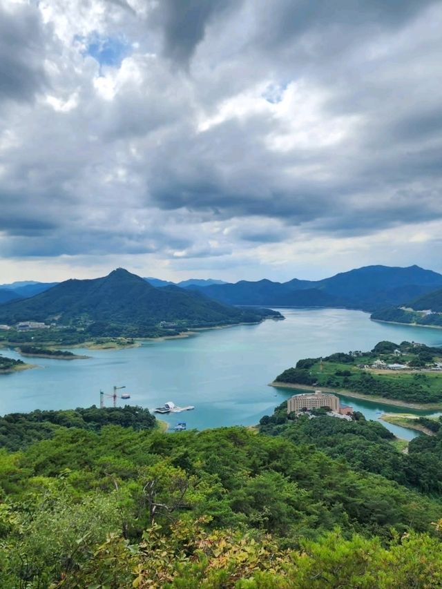 Daemisan Akeobong, Small Mountain, Big Feels