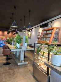 รีวิว Guzzjung cafe' Co-Working Space นิวทาวน์ สกล