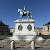🇩🇰 Amalienborg Palace 💂‍♂️ Royal Moments in Copenhagen