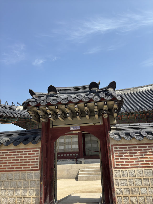 🌸 A Dreamy Birthday Moment at Gyeongbokgung Palace, Seoul 👘🎂