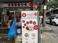 Bangkok’s Pork Noodle Gem: Rung Rueang Delivers Big on Flavor