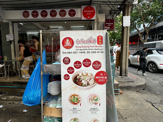 Bangkok’s Pork Noodle Gem: Rung Rueang Delivers Big on Flavor