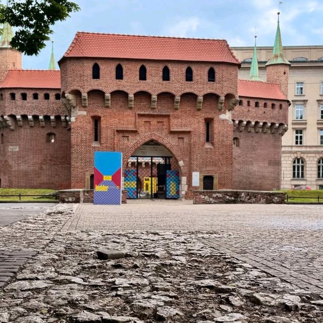 🌍✨ Krakow – Budget Travel Bliss in Poland! ✨🌍