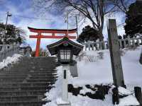 兔兔開運神社登場！函館湯倉神社超萌守護靈現身，療癒系參拜讓你幸福滿載🐰⛩️♨️