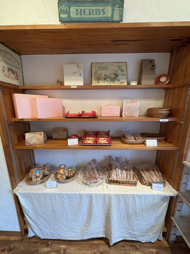 【新潟🌾】百名店に選出されたサクサクミルフィーユパイ🥧