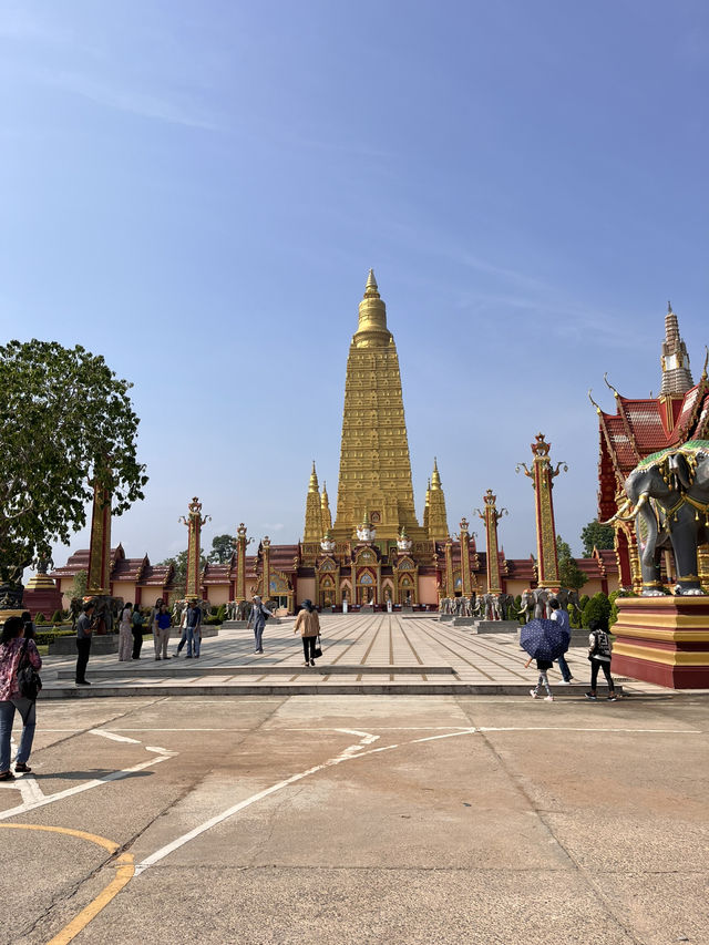 Wat Maha That Wachiramongkol