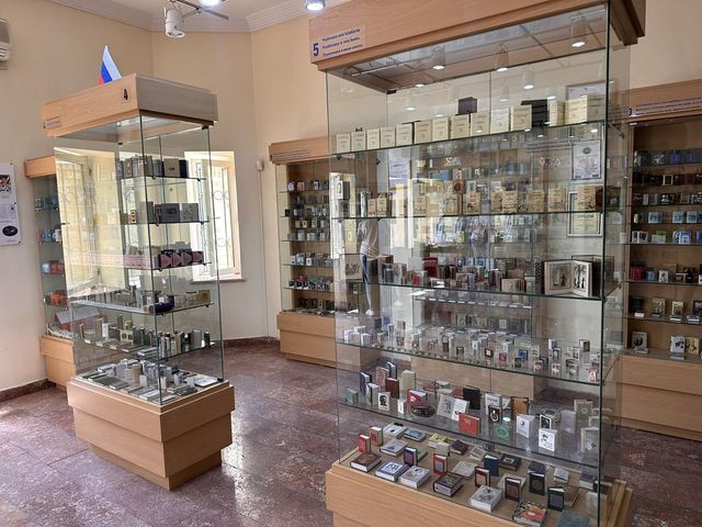 【Museum of Miniature Books／ミニチュア本博物館｜バクー旧市街の“掌サイズ世界一周”】