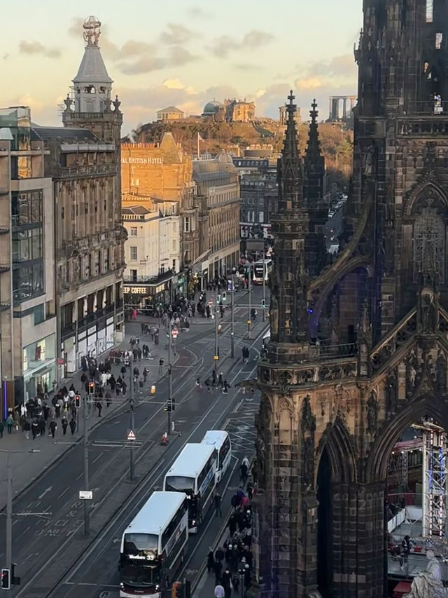 英國愛丁堡（Edinburgh）深度旅遊指南  ——中世紀城堡、魔法巷弄與蘇格蘭威士忌的奇幻旅程