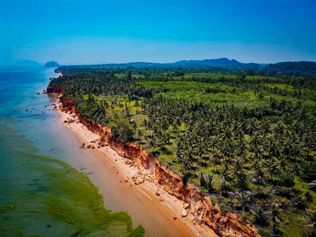 Red Cliffs ผาฝั่งแดง