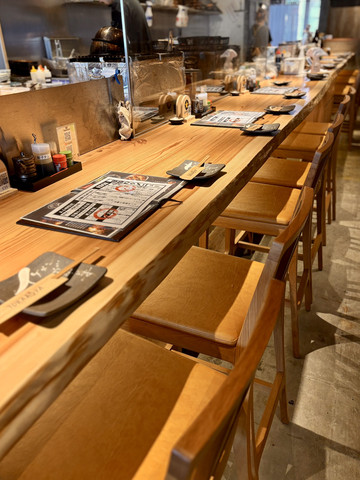 大阪・難波】備長炭の香りと鶏の旨みが響く鶏料理専門店「TORA鶏YA