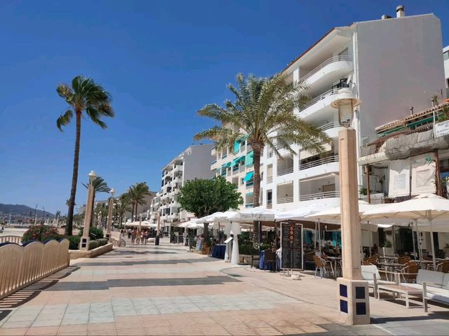 Chill Strolls and Sea Breeze Goals