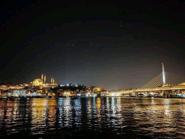 Istanbul After Dark. Night Strolls, City Lights & Pure Vibes 