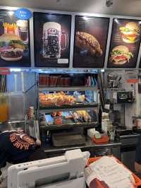 沖繩限定美食！ 復古風漢堡店必食推介