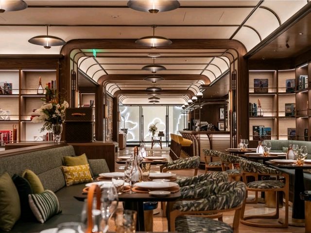 “The Floating Maison of the Bund”