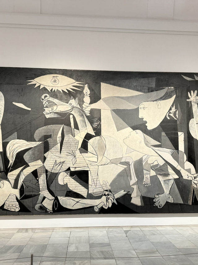 마드리드 현대미술의 심장, Museo Nacional Centro de Arte Reina Sofía 