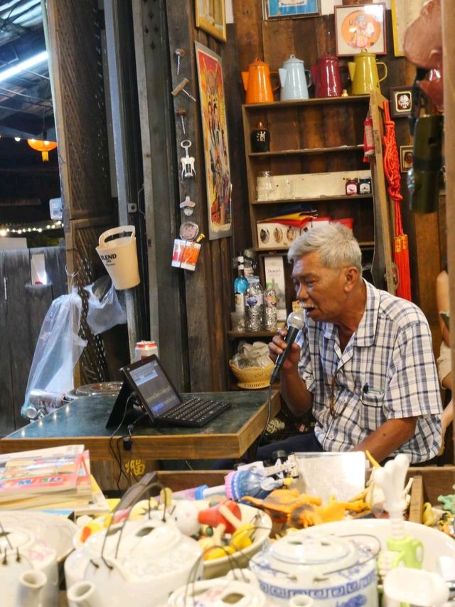 เที่ยวย้อนวันวานที่ตลาดจีนซากแง้ว