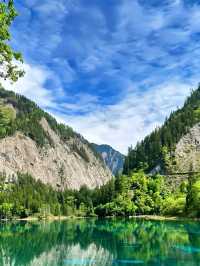 Jiuzhaigou Wonders: Beautiful Nature’s Masterpiece in Sichuan