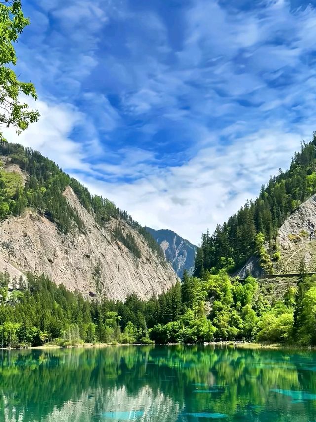 Jiuzhaigou Wonders: Beautiful Nature’s Masterpiece in Sichuan